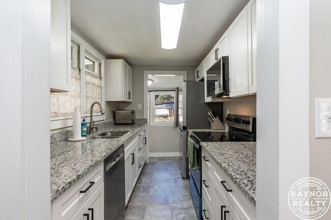 Building Photo - 429 N Main St