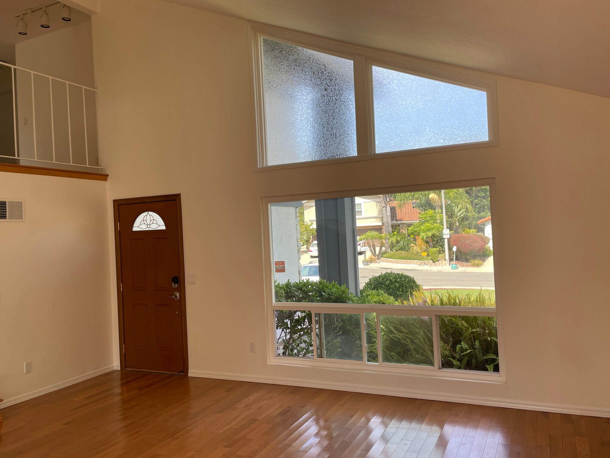 Building Photo - 1543 Calle Violetas