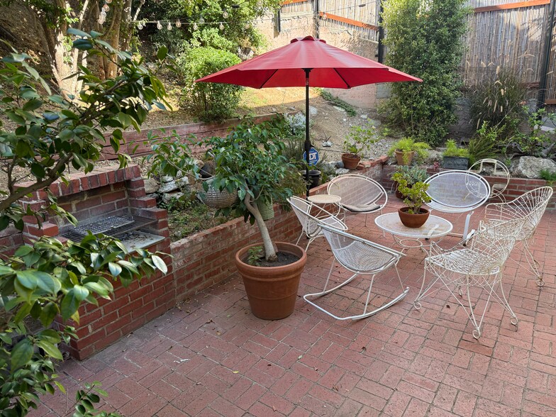 Building Photo - 8301 Marmont Ln