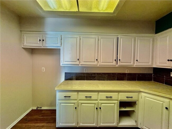 Building Photo - 26 Shakespeare Dr