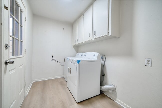 Building Photo - 7838 Vickijohn Dr