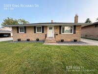 Building Photo - 3009 King Richard Dr