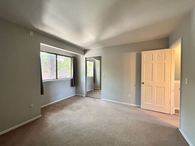 Building Photo - Hidden Gem in Downtown Boulder! 3 Bed 2 Bath Condo Available