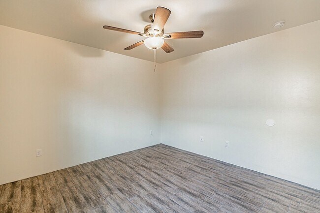 Building Photo - 615 S Santa Rita Ave