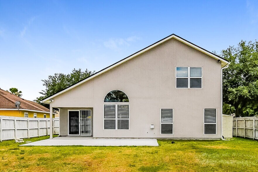 Building Photo - 12363 Guava Ct