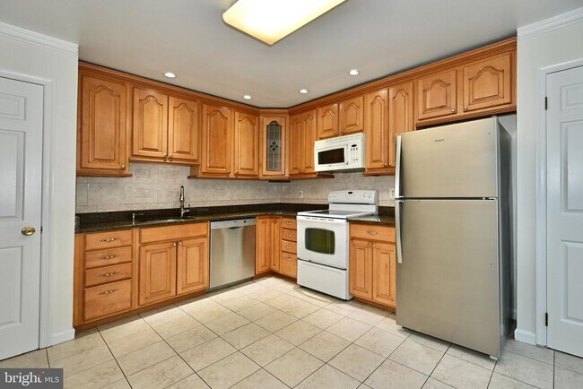 Building Photo - 1561 Templeton Pl