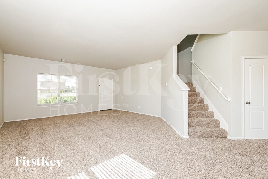 Building Photo - 7212 Meadow Lake Dr