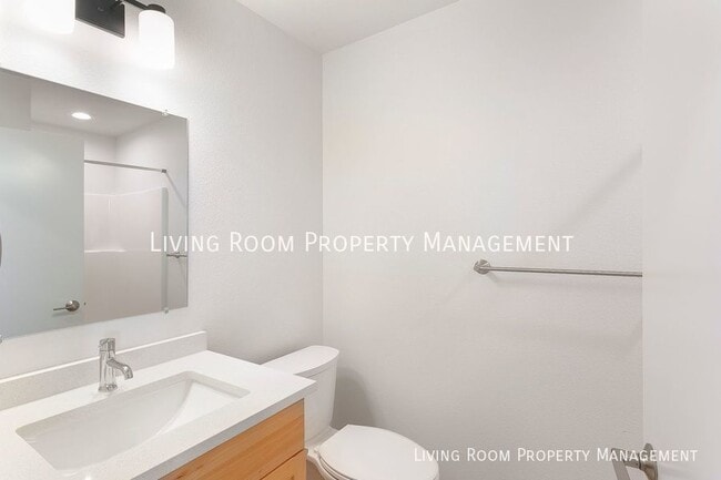 Building Photo - Brand New Modern 6BR Row House Townhome