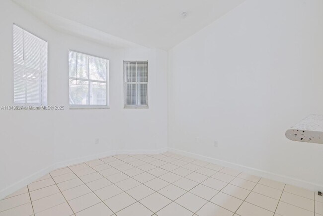 Building Photo - 1663 SE 27th Dr