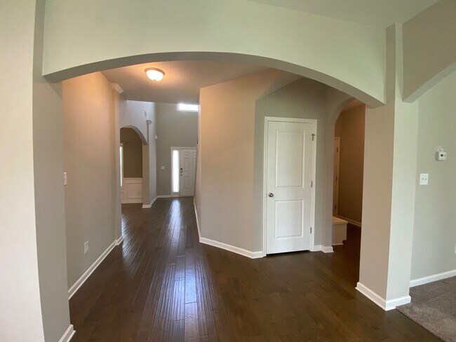 Building Photo - 216 Wild Azalea Dr