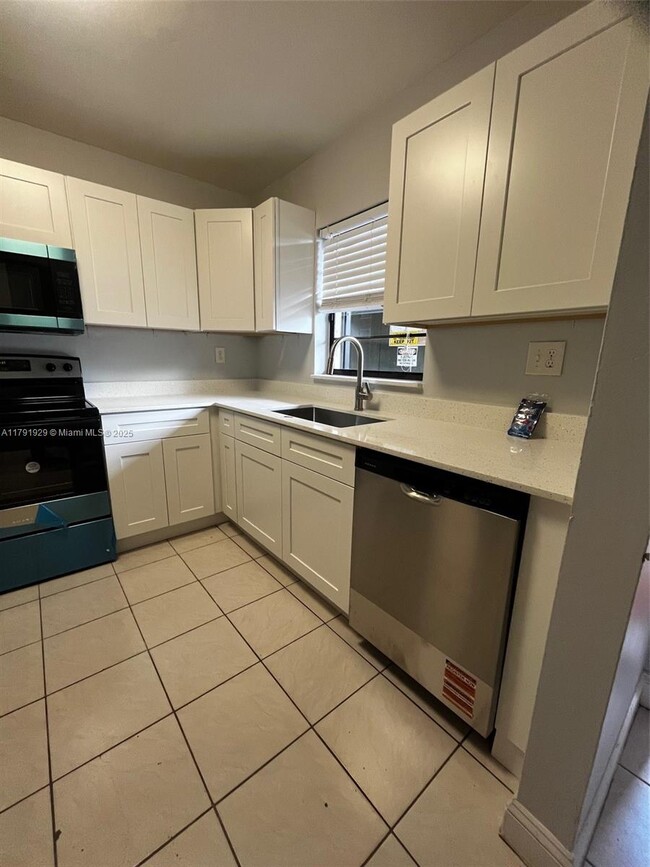 Building Photo - 3158 Coral Springs Dr
