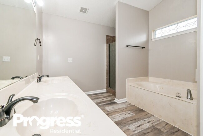 Building Photo - 7792 Sarah Ann Dr S