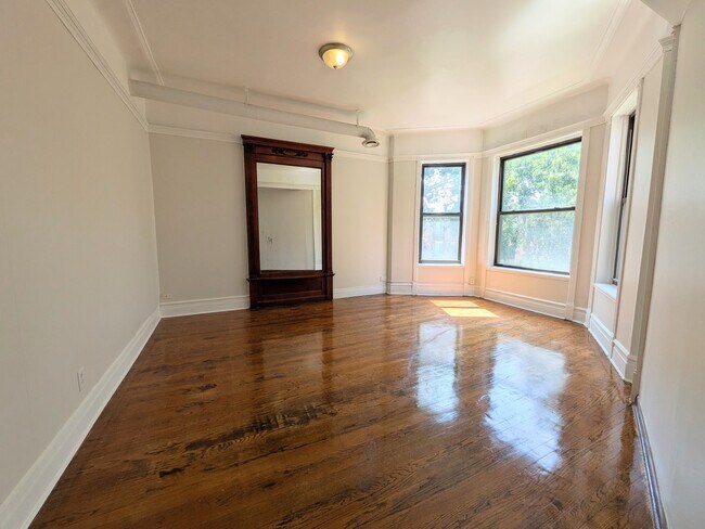 Building Photo - 4943 N Winthrop Ave