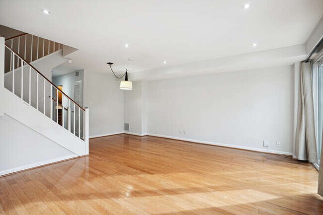 Building Photo - 242 G St SW