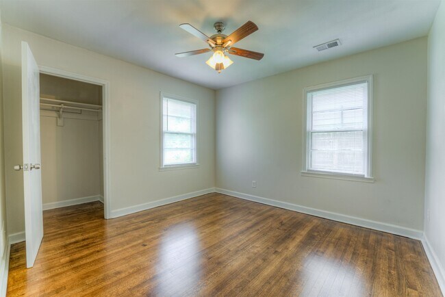 Building Photo - 1261 W Perkins Rd