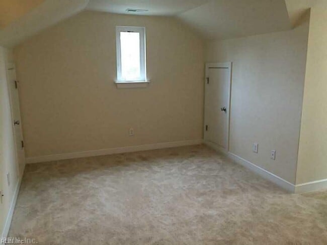 Building Photo - Beach Borough