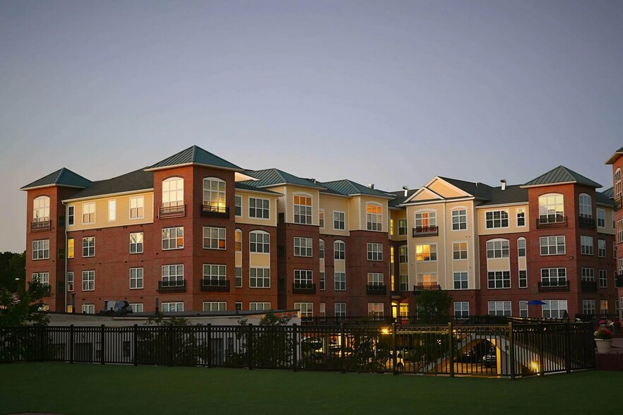 Building Photo - 400 Blake St