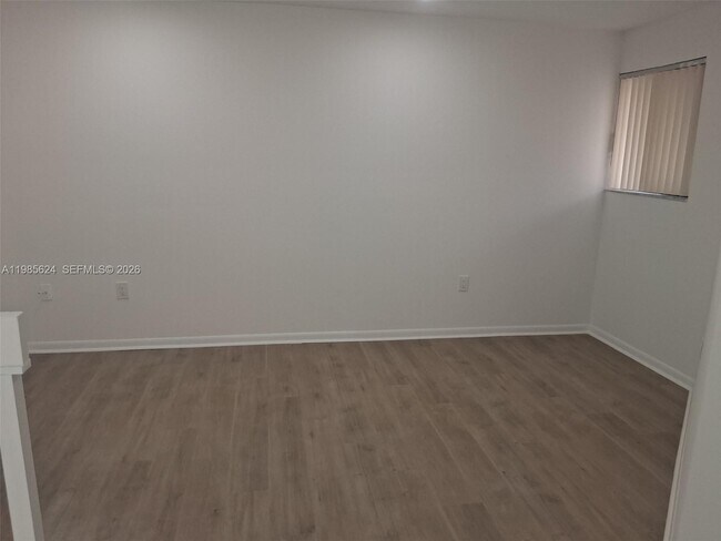 Building Photo - 15495 N Miami Lakeway