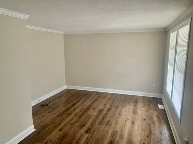 Building Photo - Gorgeous 3 Bedroom Townhouse in King George