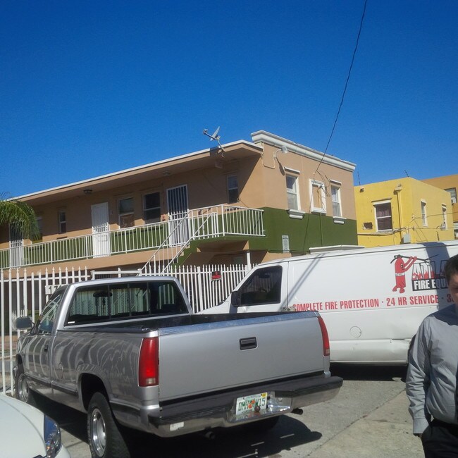 Building Photo - 1710 NW 1st Ct