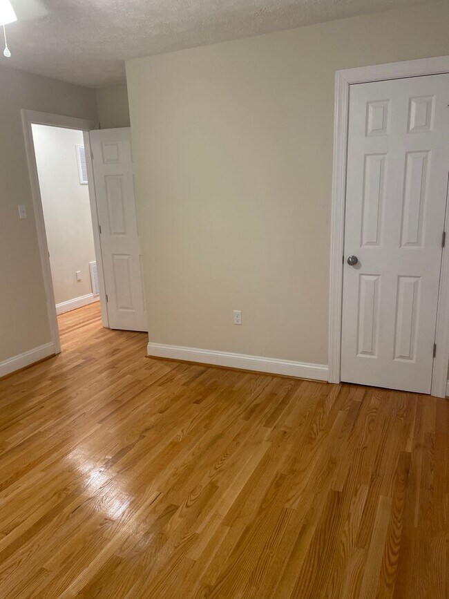 Building Photo - 4 BR 3 BA house on corner lot