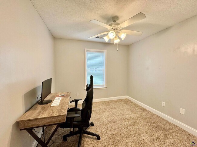 Building Photo - 508 Covington Cove