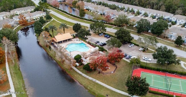 Building Photo - 411 Walnut Dr