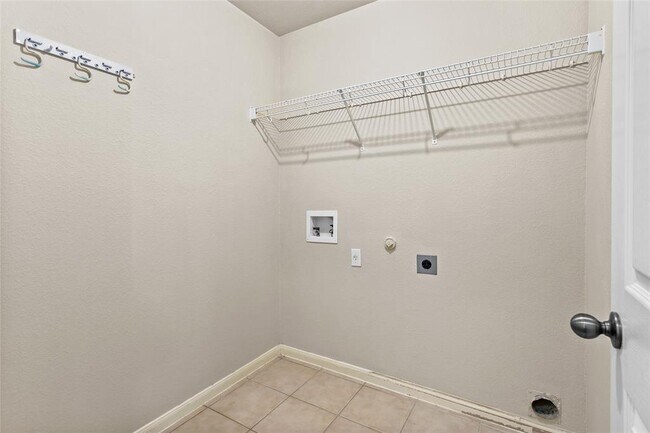 Building Photo - 9401 Pioneer Forest Dr