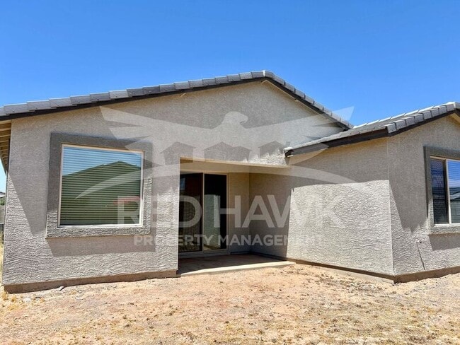 Building Photo - 35991 W San Clemente Ave