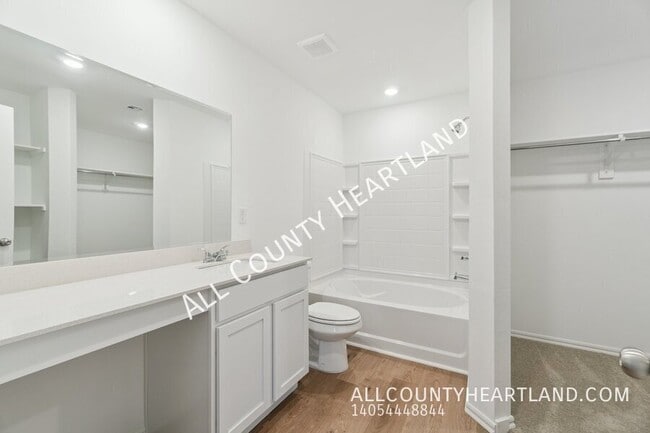 Building Photo - 3405 Little Creek Dr