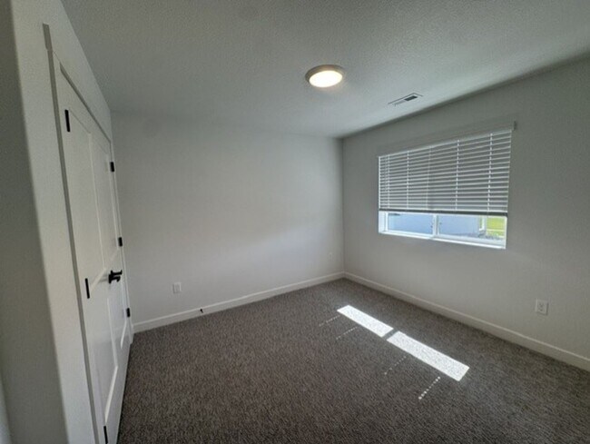 Building Photo - 2804 W 2710 N