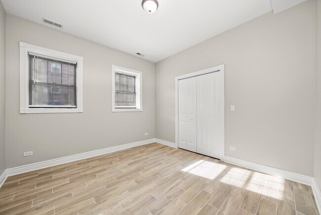 Building Photo - 6300 N Rockwell St