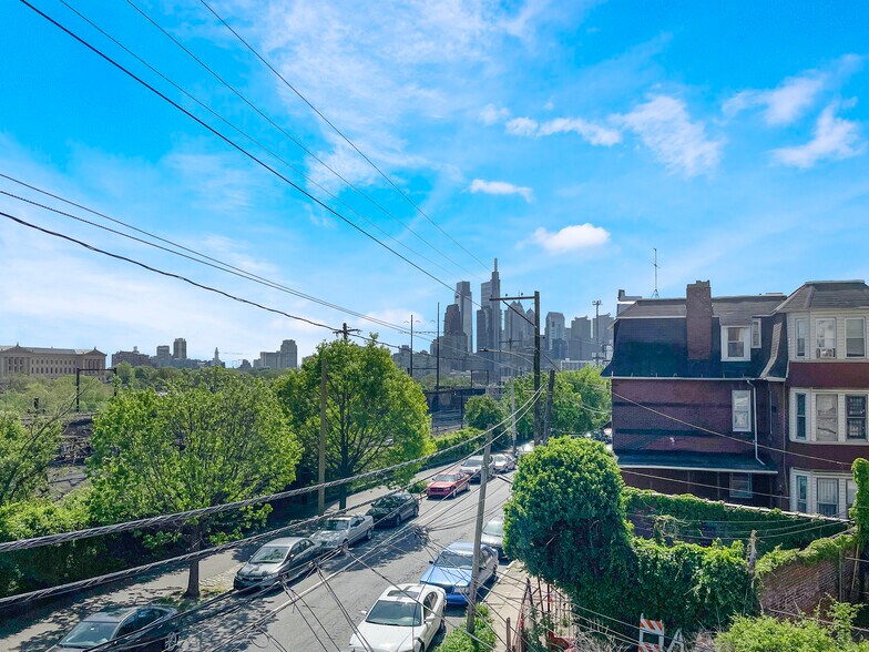 Building Photo - 637 N 32nd St