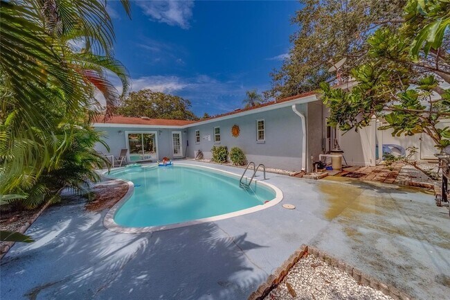 Building Photo - 10842 61st Ave