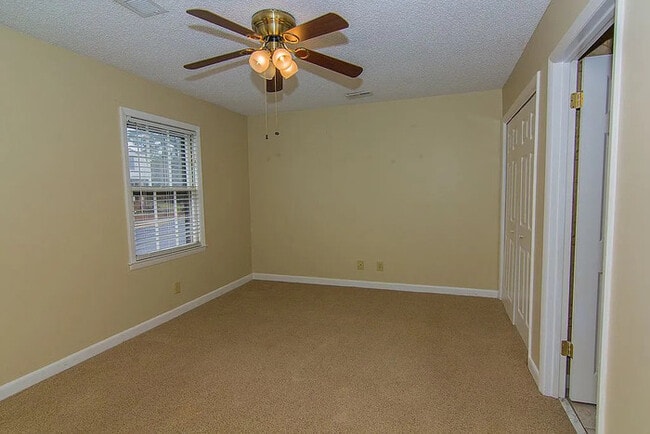 Building Photo - Spacious 3-Bedroom, 2-Bath Condo Available!