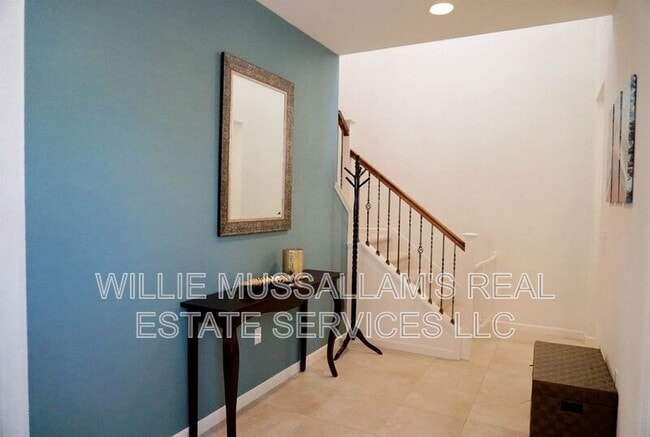 Building Photo - 239 W Santa Cruz Way