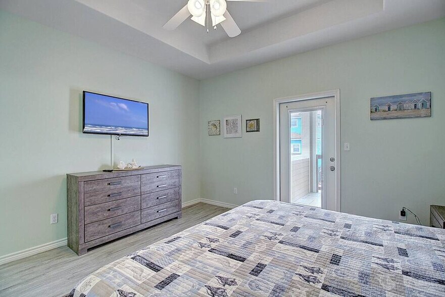 Building Photo - 1813 Eleventh Street-SI ID1023236P