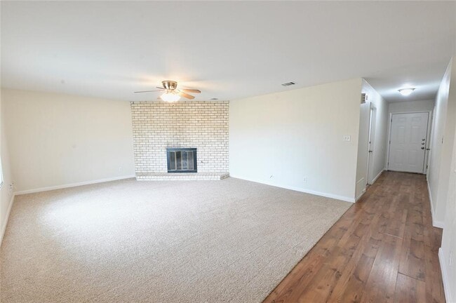 Building Photo - 107 Cloudview Dr