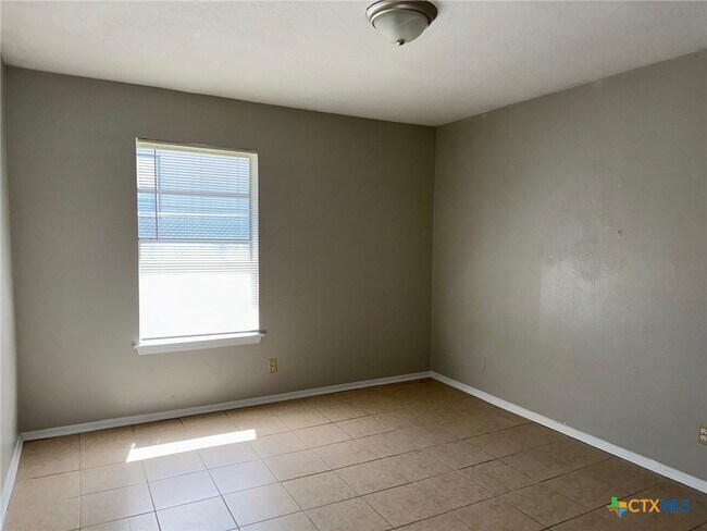 Building Photo - 1207 Charisse St