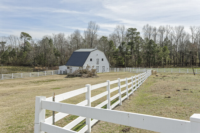 Building Photo - 195 Williams Rd