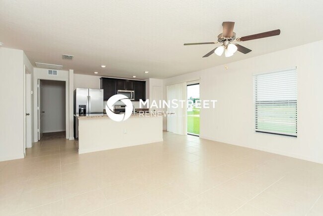 Building Photo - 4 Bedroom Pet-Friendly Home in Leesburg, FL with Main Street Renewal
