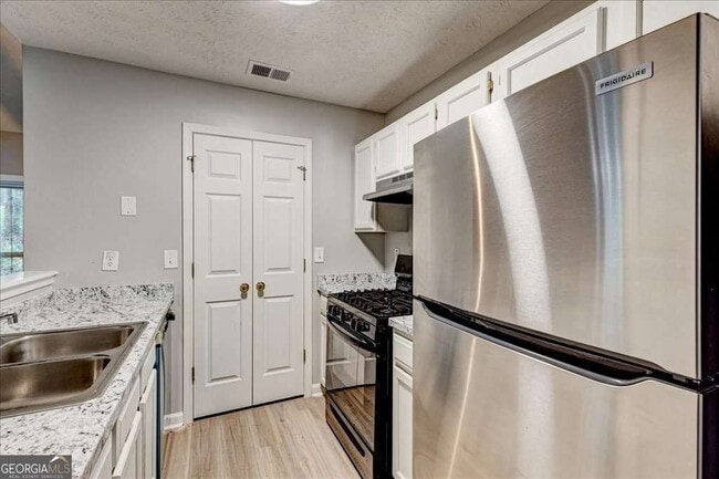 Building Photo - 3790 Benjamin Ct SW