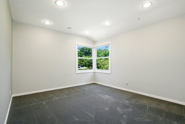 Building Photo - Gorgeous 4 bedroom home in Greenbrae with ...
