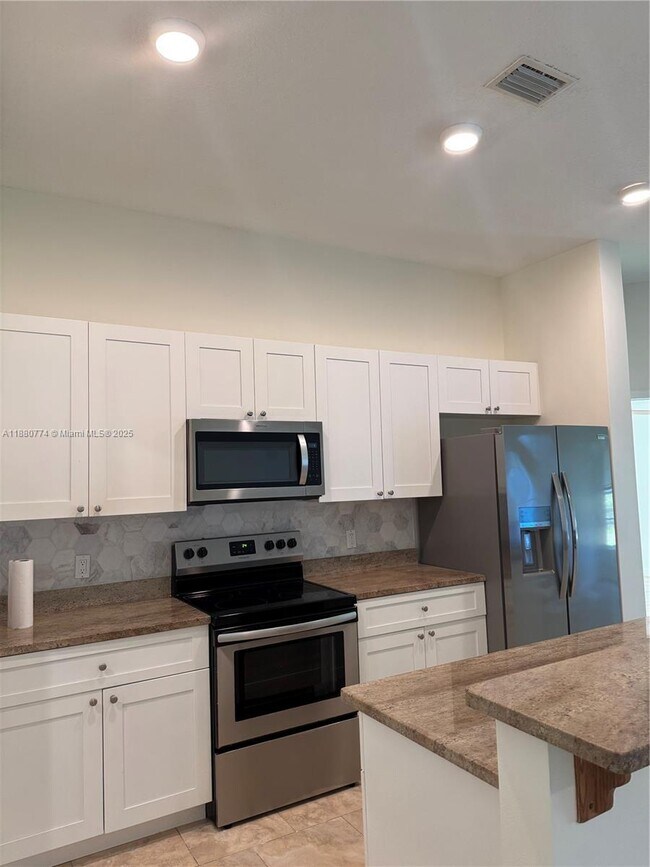 Building Photo - 1855 17th Ave SW