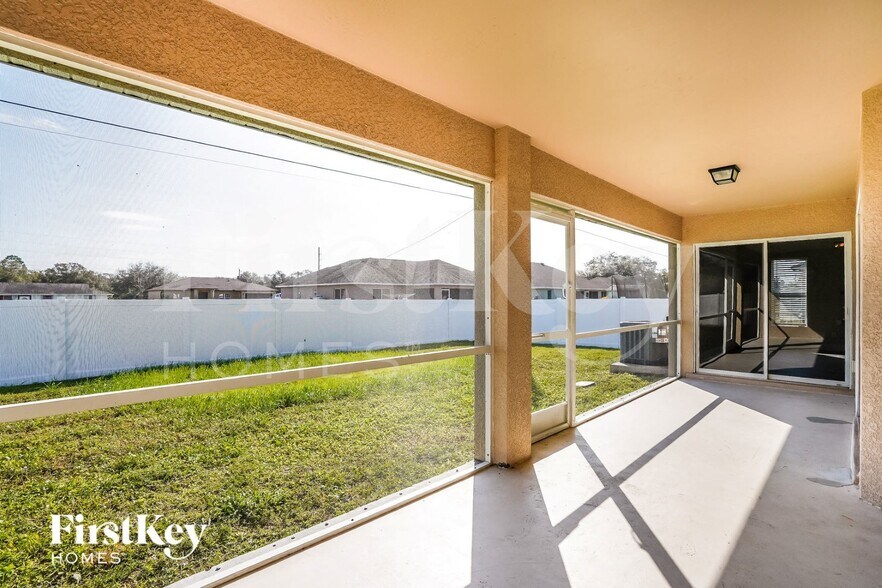 Building Photo - 2117 NE 23rd Ave