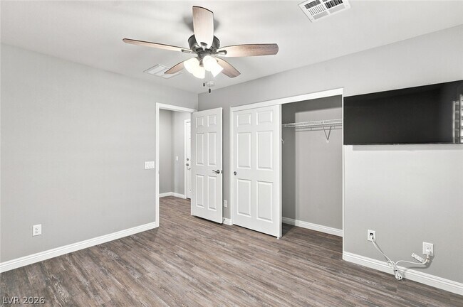 Building Photo - 1525 Deep Valley Ave