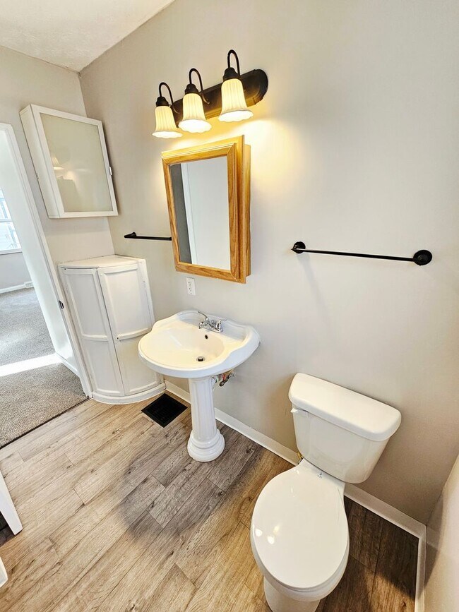 Building Photo - Move-In Ready 3BR/1BA Home w/ 2-Car Garage | Recently Updated