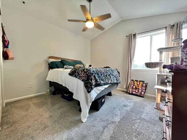 Building Photo - Fantastic 3 Bed 2.5 Bath Townhome in Water...