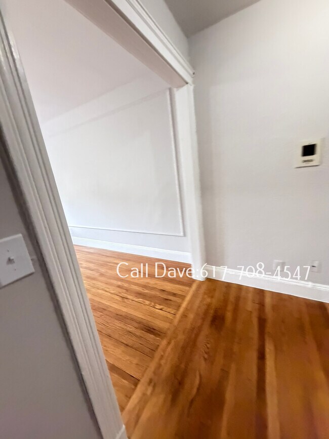 Building Photo - 47 Linden St
