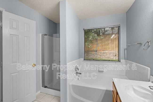 Building Photo - 4717 Barnhill Ln